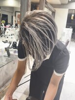 トルネード(TORNADO)&nbsp;海外ヘア ショート 外国人風ボブ 逆インナーカラー t109