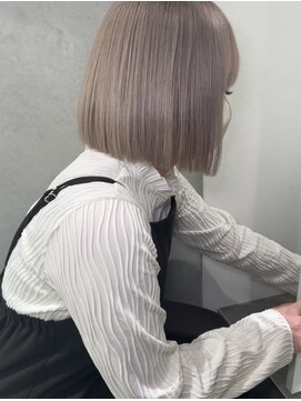 イト(ito.) ”Sakabe " White silver beige Bob