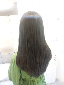 アナ ラーナ(Anna Lanna) 美髪グレージュ×レイヤースタイル