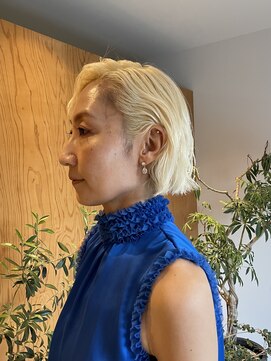 リノア 鵠沼海岸(LINOA) くせ毛くびれボブ×抜きっぱなしカラー