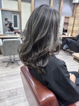 ジゼル(gisele) セミロング×ハイトーン×白髪ぼかし×ハイライト