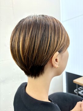 エスカーラ 町田(THE ESCALA) 20代30代ショート前髪あり前髪なし顔周りレイヤーカットオリーブ