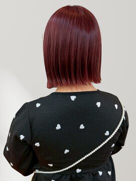 ヘアーメイク グロー(hair make grow) 切りっぱなしボブ ブリーチ ハイトーン ピンクレッド 20代 艶髪