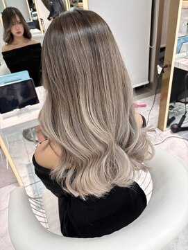 ロンドルピナス 小倉(Lond Lupinus) ミディアムレイヤーカット/似合わせカット/大人ガーリー/20代