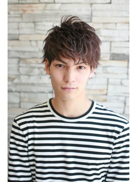 マクナリー(McNally) 3Dカラーと束感パーマで動きをつけたムービングショート