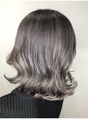 シルバーグレージュ外ハネボブスタイル