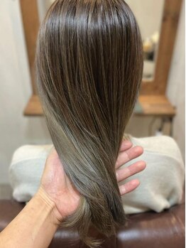 ヘアーサロン リベット(hair salon Libett)の写真/白髪を上手に活かしたカラーリングや明るくおしゃれな白髪染めも♪刺激の少ない高品質カラーを取り揃え◎