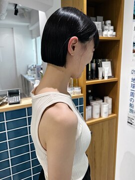 オーシャン(Ocean) ［Ocean Hair&Life 水田］パツっとミニボブ/暗髪ヘア