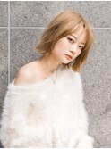 アッシュベージュのミニボブ