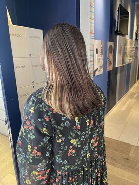 コワファースト 大分(COIFF1RST) 姫カットにインナーベージュカラー