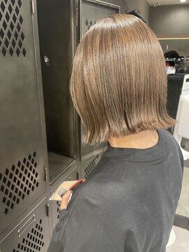 アチーブリス(achieve Liss) 切りっぱなしボブハイトーンカラーオリーブベージュ小顔ヘア