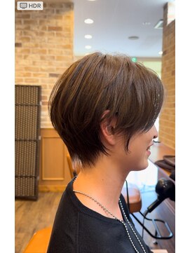 ラ ブレア(La Brea) 首長小顔ショート