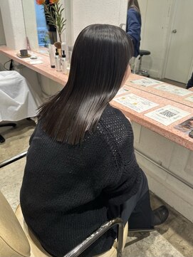 オムズドット(om's dot) 黒髪 ツヤ髪 切りっぱなし ボブ ロブ 超音波トリートメント