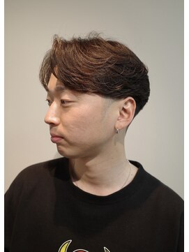 アパートメント オブ ソロン(The Apartment of Solon) メンズ刈り上げセンターパート「ニュアンスパーマ」