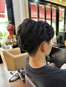 シャンプーボーイアネックス(SHAMPOO BOY Annex) センターパート　フェザーパーマ　佐世保