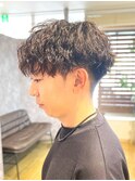 ツイストスパイラルパーマフェードカットマッシュバーバー眉毛