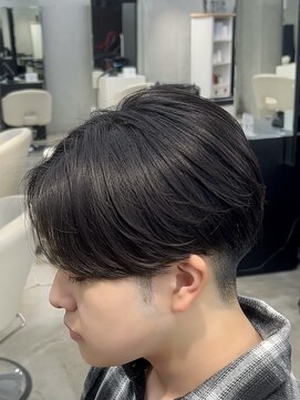 エデアンルクラ 下通(EDEAN Leclat) 熊本メンズヘア　ナチュラルセンターパート　曲がる縮毛矯正