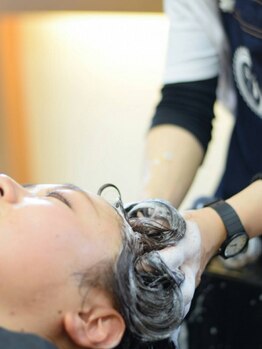 オロック(OLOCK)の写真/カット+頭皮クレンジングで毛穴スッキリ☆資生堂のフェンテフォルテで、健やかな頭皮環境へと導く♪