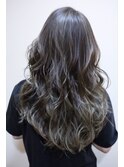 無造作ヘア「グレーアッシュXハイライトグラデーション」