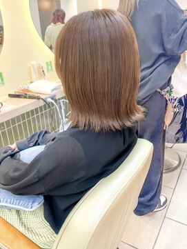 テトラ バイ ネオリーブ 横浜西口店(tetra by neolive) 切りっぱなしボブ×ハイトーンカラー