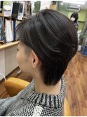 耳掛けショートツーブロックのショートウルフカットレイヤー