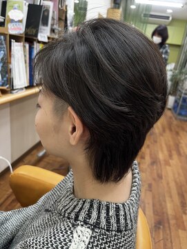 peu a peu 耳掛けショートツーブロックのショートウルフカットレイヤー