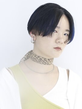 イル(ill) ショート　刈り上げ　センターパート　ハンサムショート　大須