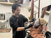 一人ひとりに寄り添い、丁寧な提案で“らしさ”を引き出すスタイルを。スタイリスト【TAKUMI】