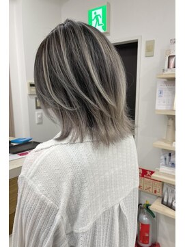 ジゼル(gisele) (稲毛)白髪もぼかせるwhite gray ombre