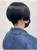 ネイビーブルー刈上げセンターパートブリーチ20代30代40代