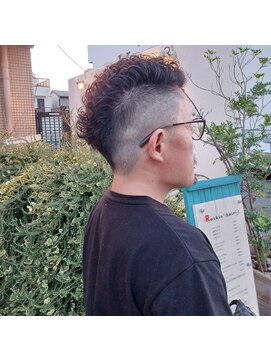 ロッキンヘアー(Rockin' hair) #フェード #スパイラルパーマ #ツーブロック