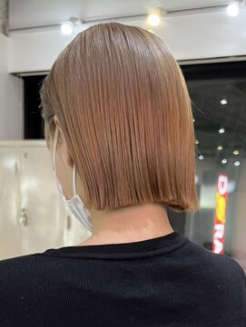 デート 下北沢(DATE) ダブルカラーミルクティーベージュカラーショートボブブリーチ