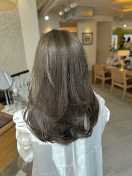 ビーチ(BEACH) やわらか透明感ミントベージュカラーレイヤーカット