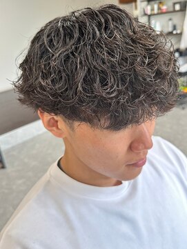 フゥ 宇都宮(FeU) 栃木メンズパーマメンズカットセンターパートメンズマッシュ緩め