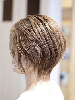 アドミラル ベー ヘアーデザイン(Admiral b Hair design)の写真/【20時以降予約応相談◎南堀江/心斎橋/難波】トレンドに合せて提案!ハイライト,Wカラーで立体感,透明感を◎