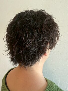 ウェットな質感が魅力◎ニュアンスパーマ×マッシュ