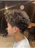 スパイキーショートフェードパーマ
