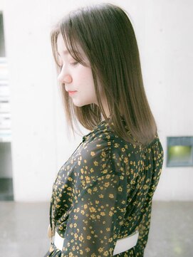 ルティア(Lutia) ナチュラルストレート アッシュベージュ