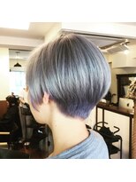 ヨナサン(Yona Saint)&nbsp;ブルーシルバーカラー。