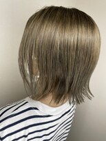 モルニ(MORNI)&nbsp;ハニーイエロー_マロンベージュ Aラインボブ かきあげ