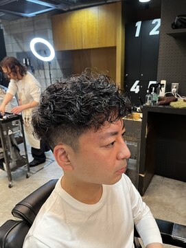 フランクスバーバー アンド ビアークラブ(FRANK'S BARBER and BEER CLUB) ナチュラルフェードスペインカール