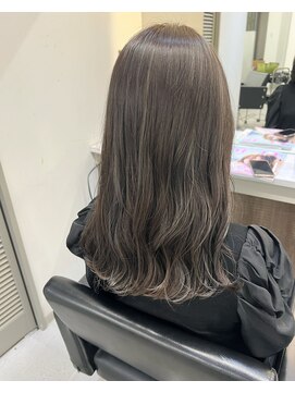 ジゼル 博多(GiseL) グレージュハイライトカラー