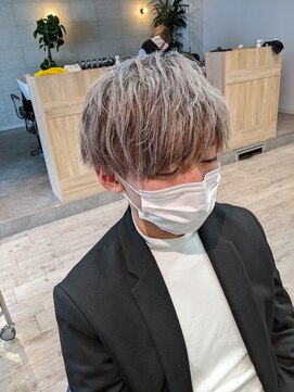 コワファーストナガサキシャンプーボーイ(COIFF1RST NAGASAKI SHAMPOO BOY) ワンブリーチ×アッシュグレー