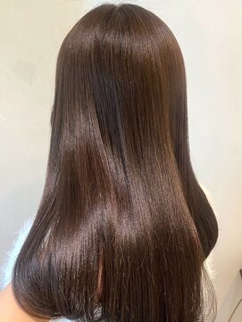 ミロア 薬院(miroa) マロンブラウン ツヤツヤロング ストレートヘア 髪質改善