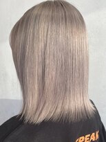 イリ 心斎橋(ili)&nbsp;インナーカラーホワイトブロンドフェイスレイヤー