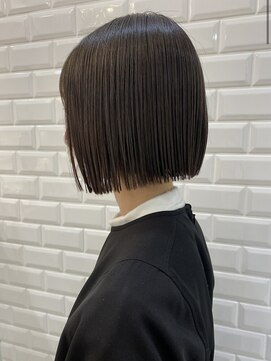 リルミー ミュエナ 大須 矢場町(Lilme myuena) 前下がりパツッとミニボブ　原田