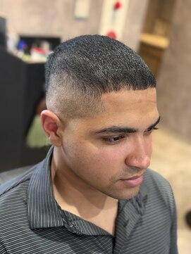 メグロバーバーショップロッポンギ 目黒六(MEGURO BARBER SHOP 6PPONGI) クロップフェード