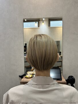 ロミバイリー(Romi by Lyee) ハイトーン／ショートヘア