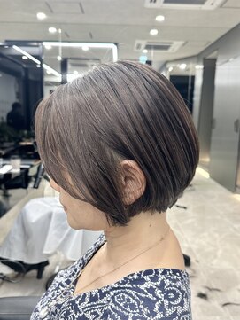 メモリーズ 表参道(Memories) 40代50代60代耳かけショート前髪なしハンサムショート白髪ぼかし