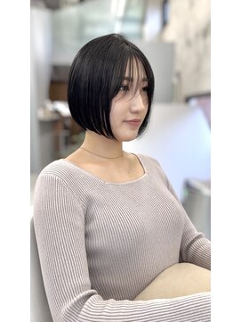 シャウルデッサントウキョウ 表参道(CHARLES DESSIN Tokyo) 前下がりショート前髪長めクールショート